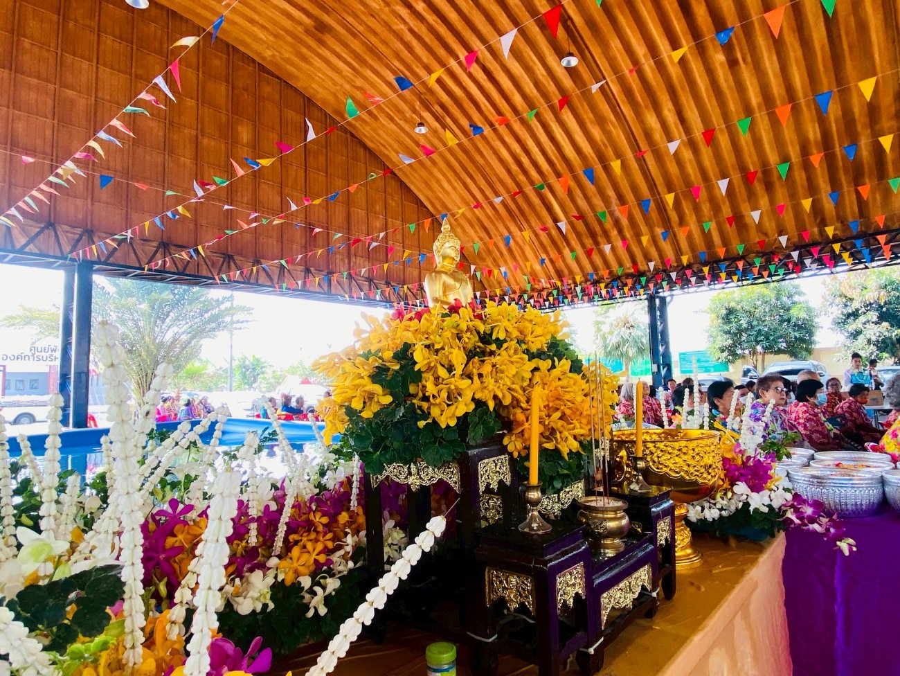 วันที่ 11 เมษายน 2568  องค์การบริหารส่วนตำบลท่าไม้ ร่วมสืบสานประเพณีสงกรานต์ ร่วมสรงน้ำพระ พร้อมรดน้ำดำหัวขอพรจากผู้สูงอายุ เนื่องในโอกาสวันสงกรานต์ และวันขึ้นปีใหม่ไทย ประจำปี พ.ศ. 2568