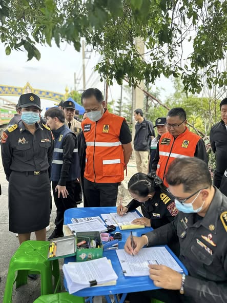 วันที่ 25 พฤศจิกายน 2568 เจ้าหน้าที่ฝ่ายป้องกันและบรรเทาสาธารณภัย องค์การบริหารส่วนตำบลท่าไม้ เข้าร่วมพิธีเปิดโครงการ ปฏิบัติการ Kick Off "รัฐเข้ม ตรวจ จับ ปรับ จริง ห้ามใช้รถควันดำ  ณ บริเวณ ซุ้มเฉลิมพระเกียรติ ถนนพุทธสาคร ฝั่งขาเข้าสมุทรสาคร ตำบลสวนหลวง อำเภอกระทุ่มแบน จังหวัดสมุทรสาคร