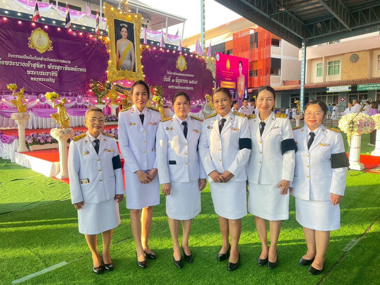 องค์การบริหารส่วนตำบลท่าไม้ เข้าร่วมกิจกรรมเฉลิมพระเกียรติและถวายพระพรชัยมงคล สมเด็จพระนางเจ้าสุทิดา พัชรสุธาพิมลลักษณ พระบรมราชินี เนื่องในโอกาสวันเฉลิมพระชนมพรรษา